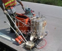 熱熔標(biāo)線(xiàn)施工機(jī)械 車(chē)位劃線(xiàn)用什么設(shè)備？
