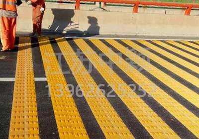 青島道路劃線 青島交通劃線一平方米多少錢？