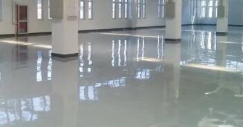 蘇州環(huán)氧地坪廠家，如何理解水泥基自流平砂漿?水泥基自流平地面是超平地面嗎？