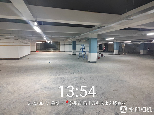 中穎工程昆山停車場(chǎng)劃線施工。