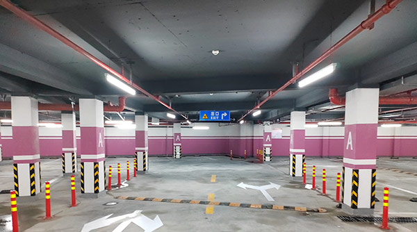 江蘇中穎某小區(qū)車(chē)庫(kù)劃線項(xiàng)目順利驗(yàn)收。