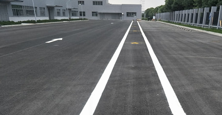 蘇州化工廠區(qū)道路劃線規(guī)范，筑就安全生產(chǎn)的第一道防線
